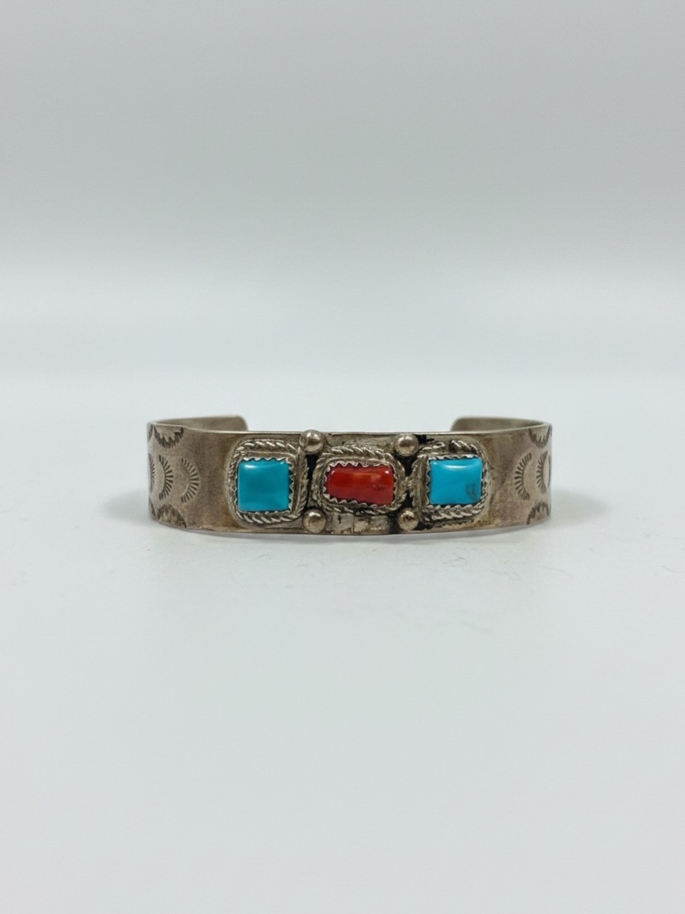 ⛷️ Vintage DDR Turquoise & Coral Navajo Cuff Bracelet